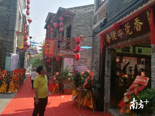 中国最新大型城市，科技重塑生活，未来城市的高科技产品盛宴体验