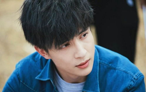 薛之谦最新潮流照片展现音乐才子风采